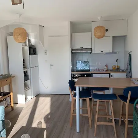 Situe Au Port Avec Piscine Apartment