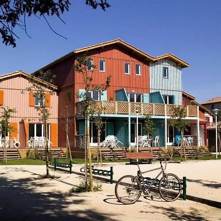 Situe Au Port Avec Piscine Apartment *